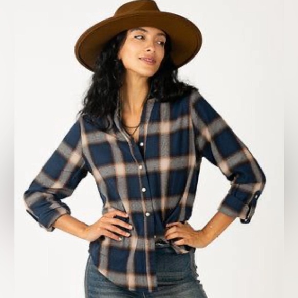 🍂Joyfolie Taylah Button Up Top in Navy Plaid, L
Never Worn, Like New✨ - Picture 3 of 4